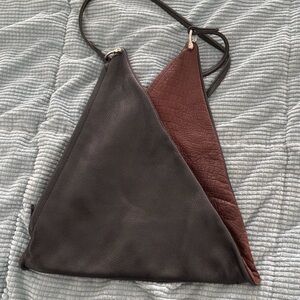❤️Tom Thomas leather double triangle cross body/shoulder bag❤️